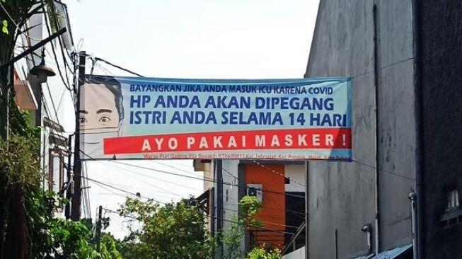 Viral Spanduk Corona Bekasi: Anda Positif COVID-19, HP Dipegang Istri 14 Hari