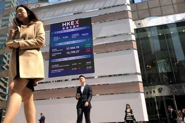 'Badai Hujan Hitam' Paksa Bursa Hong Kong Tutup Sementara