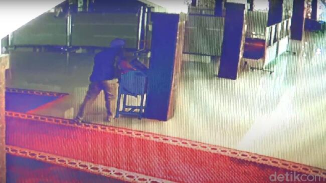 MUI Sesalkan Sejoli Mesum di Masjid-Curi Kotak Amal: Tercela dan Haram