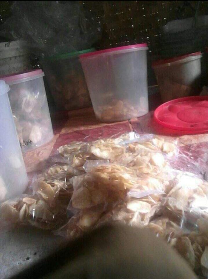 Tak Gengsi, Single Parent Satu Ini Berjualan Makanan Matang Keliling Kampung