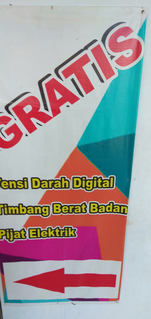 Wow! Lumintu Warung Makan Ini Menyediakan Timbangan, Tensi dan Pijat Elektrik Gratis
