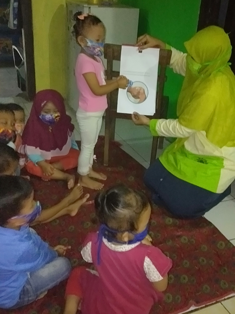 Mengajarkan Cuci Tangan Pada Anak Usia Dini dengan Media Flipchart 
