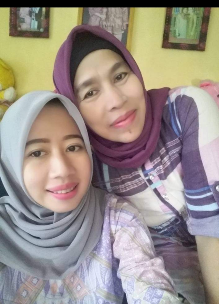 Perjuangan Bu Suaebah Menyekolahkan Anaknya Menjadi Bidan Bermodal Dagang Ikan Segar