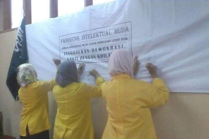 BEM UI Bicara Tanda Tangan Demokrasi Jadi Khilafah, Netizen:Kampus Ternak Pengkhianat