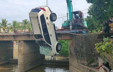 Pajero Tabrak Jembatan lalu Terjun ke Sungai, Suami dan 3 Anak Tewas, Istri Selamat