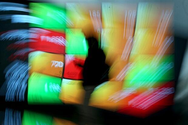 Dampak 'Pelangi' PPKM Darurat di Pasar Modal