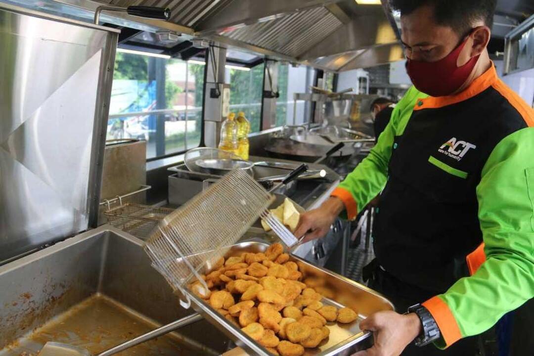 Fantastis, Food Bus Ini Antar Makanan Rasa Hotel Bintang Lima Gratis