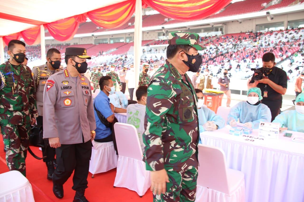 Panglima TNI dan Kapolri Tinjau Vaksinasi Massal di SUGBK