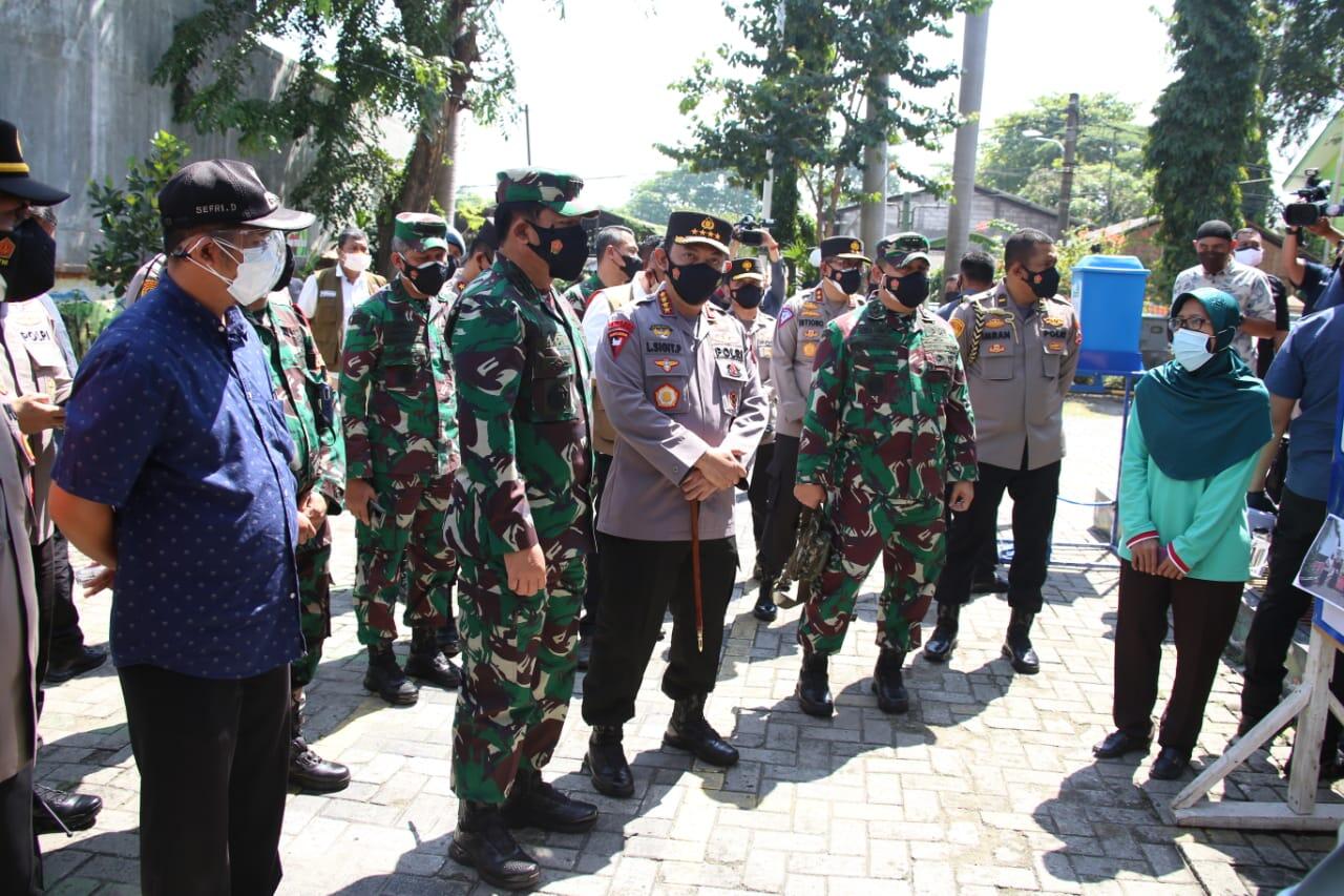 Hari Pertama PPKM Darurat, Kapolri Tinjau Penyekatan Hingga Vaksinasi Massal 