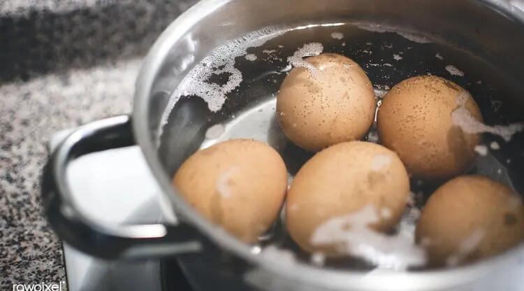 3 Cara Agar Telur Rebus Mudah Dikupas Sehingga Bentuknya Mulus! | KASKUS