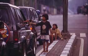 Kisah Inspiratif Bocah Kecil, Bekerja Mengecat Meja dengan Upah Beras untuk Keluarga
