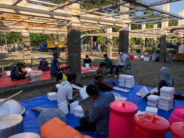 Mensos Risma Buka Dapur Umum untuk Surabaya, Gresik dan Sidoarjo