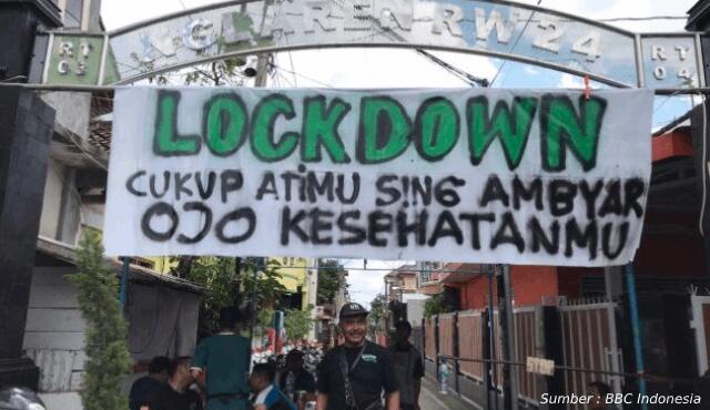 Tulisan Spanduk Unik, Kocak, Nyeleneh, tetapi Serius di Portal Lockdown