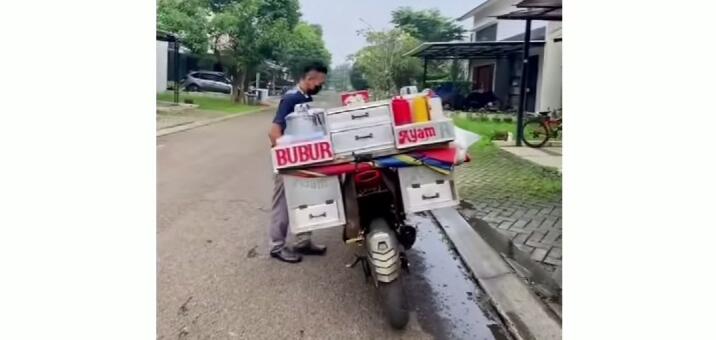 Viral Jual Bubur Naik Motor Sport, Ini Bukti Tukang Bubur Bisa Sukses! Wajib Ditiru 