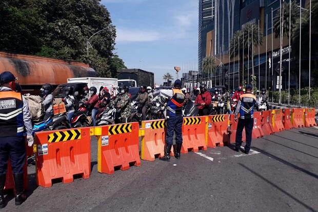 Bundaran Waru Ditutup, Warga Emosi dan Kemacetan Parah Terjadi