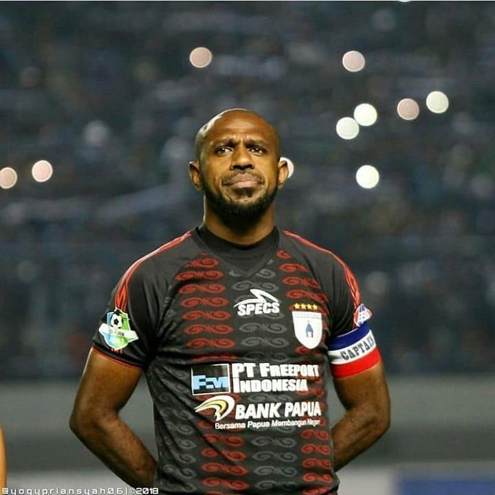 Persipura Lepas Boaz Solossa karena Tindakan Indispliner