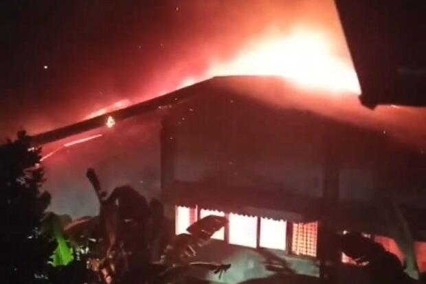 Gudang Eks Puskesmas di Cipinang Terbakar, 35 Personel Damkar Dikerahkan