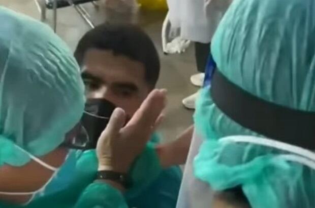 Video Viral, Lelaki Sangar Bertubuh Kekar dan Bertato Panik Saat Disuntik Vaksin