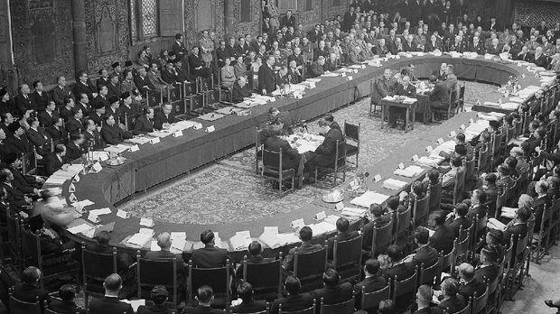 RANGKAIAN PERISTIWA SEJARAH DI INDONESIA SEJAK ERA PENJAJAHAN