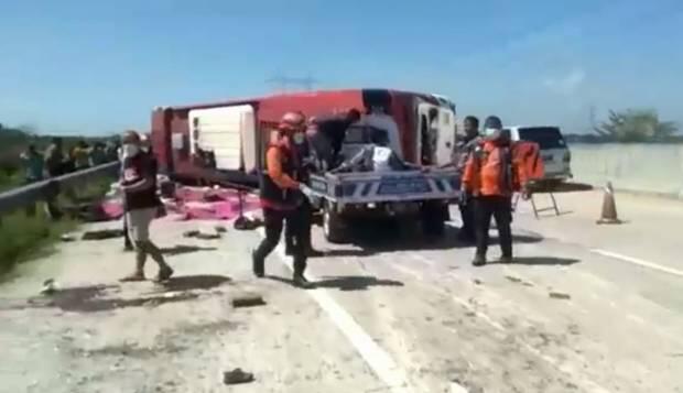 Kecelakaan Bus dan Truk di Tol Pemalang, 7 Tewas Puluhan Luka