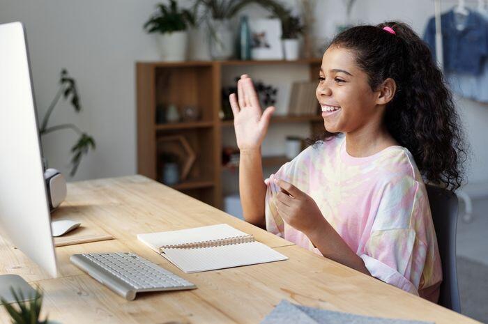 Anak Susah Cari Teman Saat Sekolah Online? Ini Solusinya!