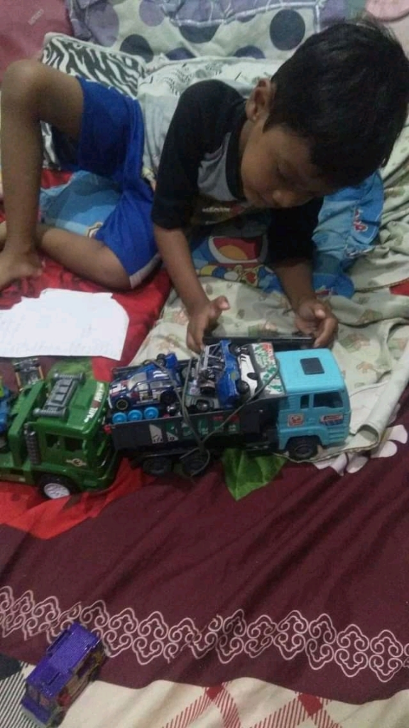 Meningkatkan Kreativitas Anak Ala Cahaya