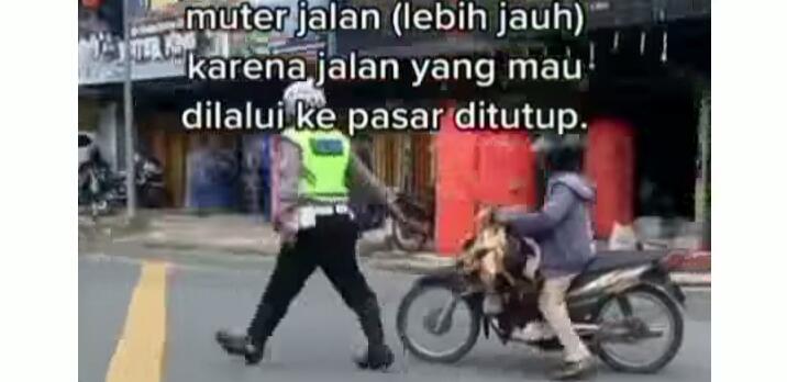 Masyarakat Indonesia Erat Budaya Tolong Menolong, Aksi Polisi Ini Menjadi Contoh Baik