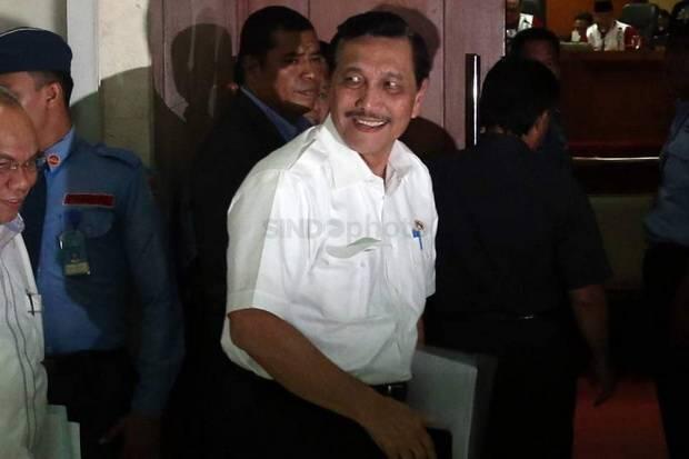 Sebut Kasus COVID-19 Terkendali, Luhut Panjaitan Diminta Jujur