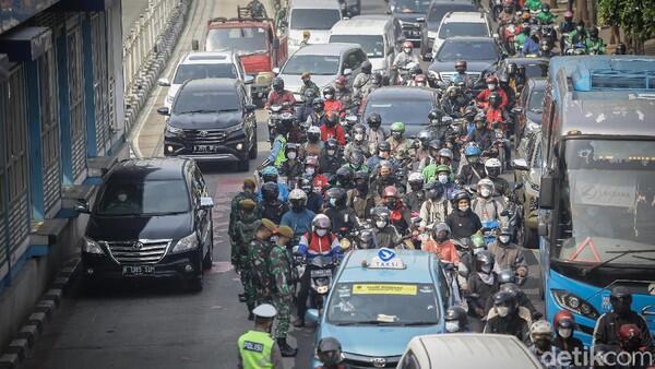 Titik Sekat Baru di Ibu Kota Bikin Macet di Mana-mana