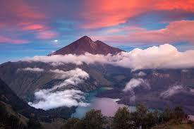 Bule Ganteng Bersihin Sampah Gunung Rinjani, Patut Ditiru!! 