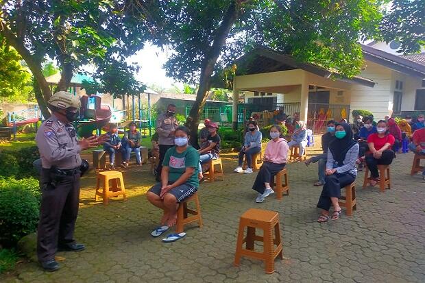 Datang Lebih Pagi, Warga Slum Area di Tajur Halang Antusias Ikut Vaksinasi