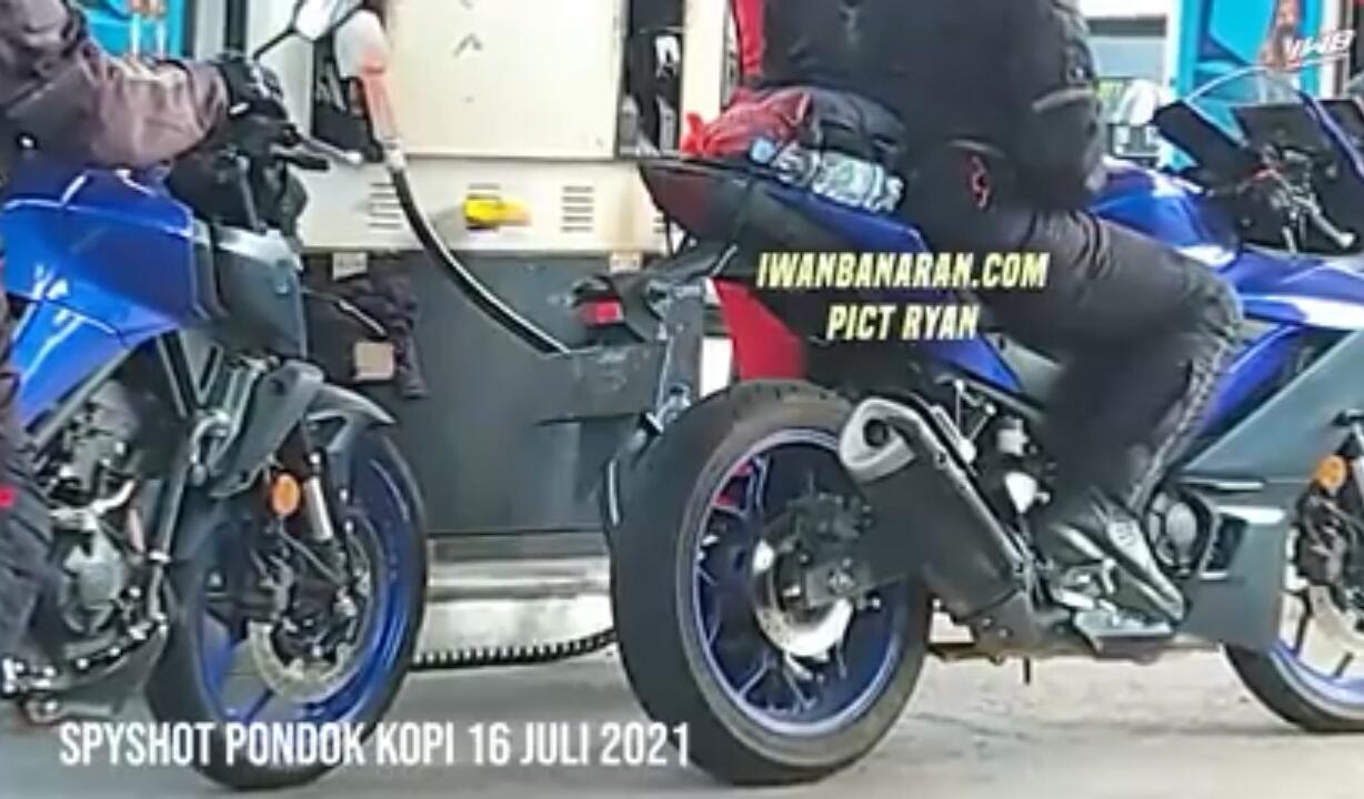 Keren Banget!! New Yamaha R25 2022 Siap Meluncur, Apakah Ninja ZX-25R Ketar-Ketir?