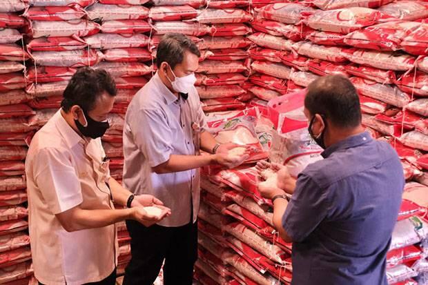 Bulog Mulai Salurkan Tambahan Bantuan Beras 10 Kg Saat PPKM Darurat Hari Ini