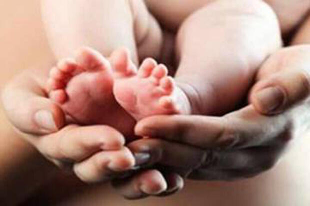 Bayi Laki-Laki Dibuang Orangtuanya di Pinggir Jalan Raya Ragunan