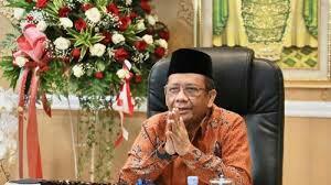 Lagi PPKM Darurat Mahfud MD Asyik Nonton Ikatan Cinta, Mending Ngasih Sembako, Pak!