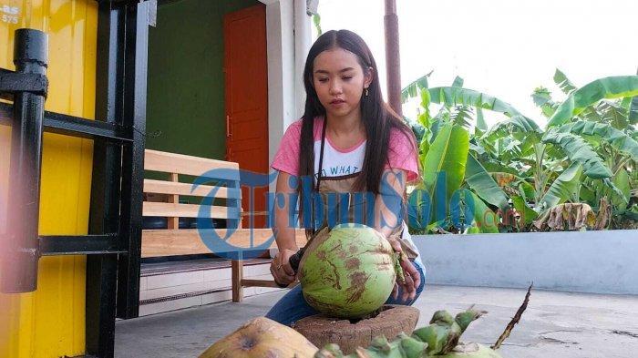 Viral Model Cantik Sragen Banting Stir Jadi Penjual Es Degan: Banyak yang Minta Foto