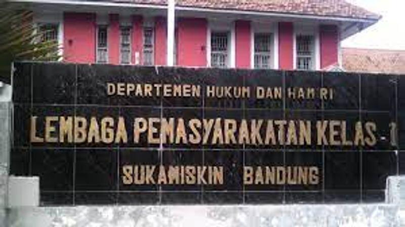 Ini Penjelasan Lapas Sukamiskin Terkait Foto Setnov Bawa Ponsel di Lapas