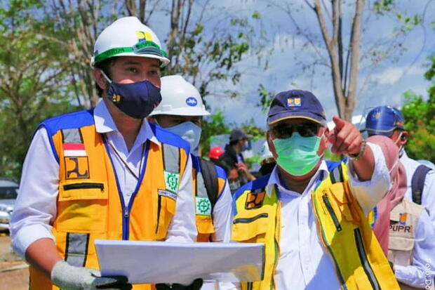 Ada Apa di Balik Topi Lusuh dan Kumal Menteri Basuki, Ajudan Buka Suara