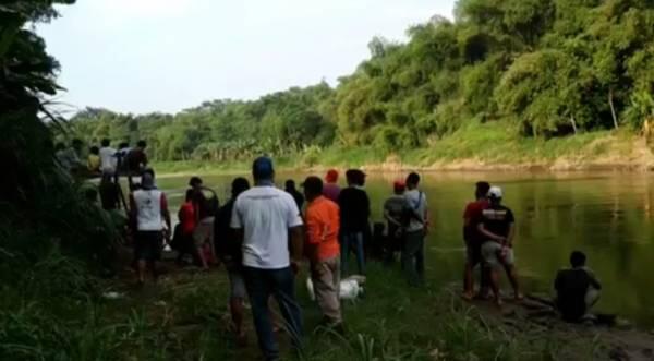 Asyik Mencuci Daging Qurban di Sungai Brantas, Pemuda Hanyut Terbawa Arus