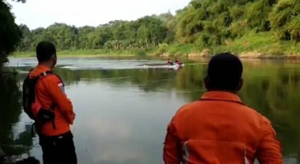 Asyik Mencuci Daging Qurban di Sungai Brantas, Pemuda Hanyut Terbawa Arus