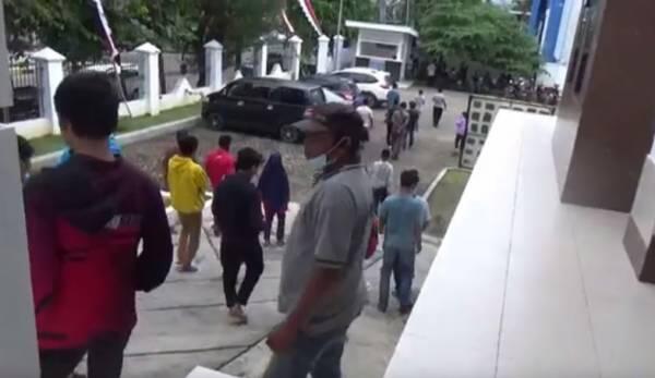 Kaget Pemukiman Mereka Masuk Kawasan Hutan Lindung, Warga Geruduk DPRD Mamuju