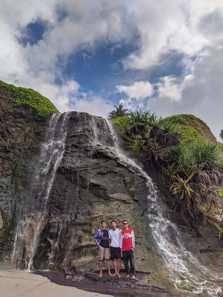 Pantai Dengan Hamparan Bukit dan Air Terjun Nan Eksotis, Hanya Ada Di Cianjur Nih! 