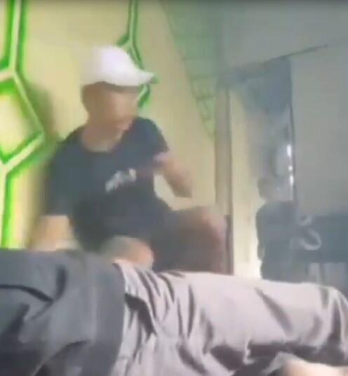Asyik karaoke di Rumah Pas Hujan, Pria ini Disambar Gledek, Speaker nya Meledak