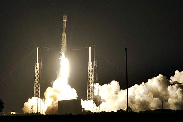 Kehadiran Starlink dan Masa Depan Komunikasi Satelit Indonesia