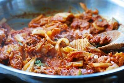 Yuk Masak Kimchi Jjigae, Makanan Andalannya Haechan NCT, NIh!