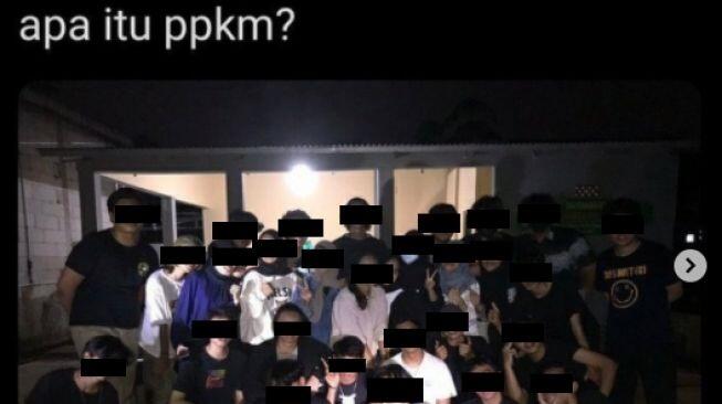 Viral Foto Nongkrong Bareng saat PPKM, Ditegur Admin Kemenko Marves Langsung Kicep