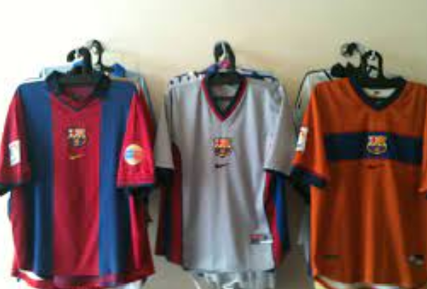 Kepoin yuk Harga dan Jenis Jersey Sepak Bola Yang Asli