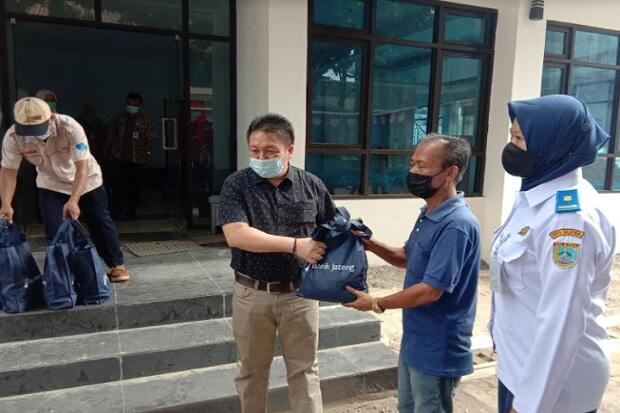 Dampak Pandemi, Sopir Angkot di Salatiga Banting Stir Jadi Kuli Bangunan