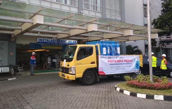 Subholding Gas Bersinergi Serahkan Bantuan 50 Tabung Oksigen ke RS UGM