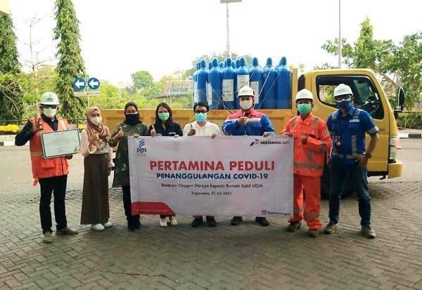 Subholding Gas Bersinergi Serahkan Bantuan 50 Tabung Oksigen ke RS UGM